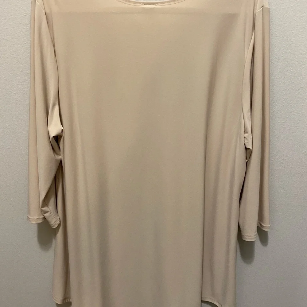 Come n See 1XL tan top new with tags, rounded neck, very flattering - Picture 7 of 10
